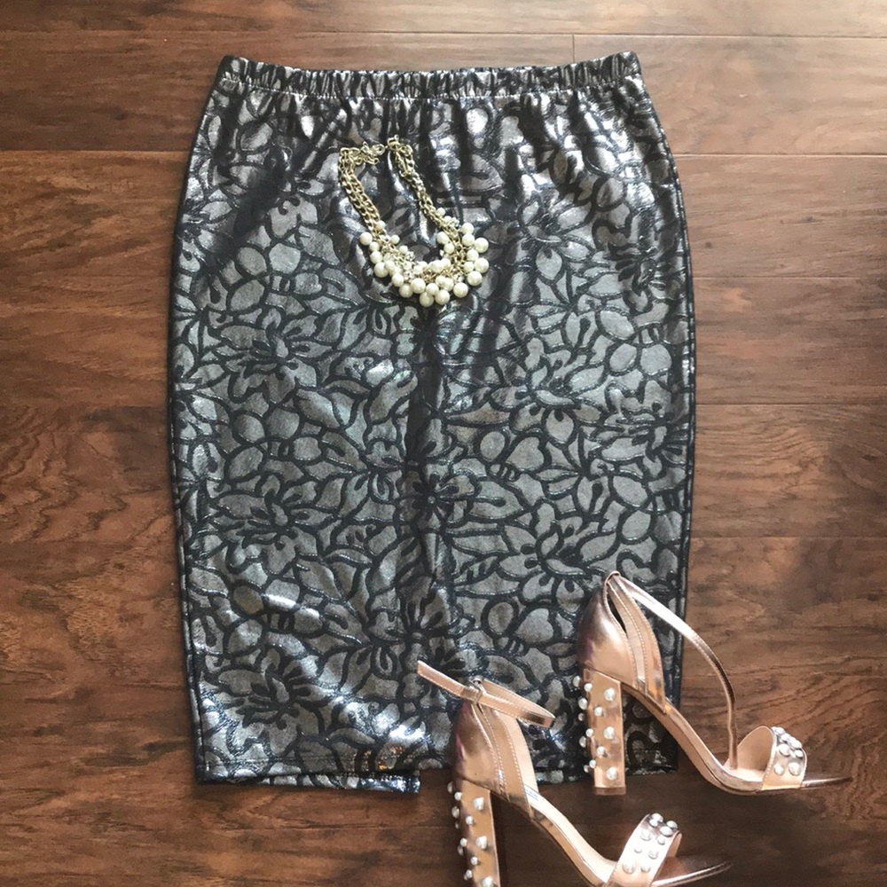 GORGEOUS FLORAL DETAILS PENCIL SKIRT